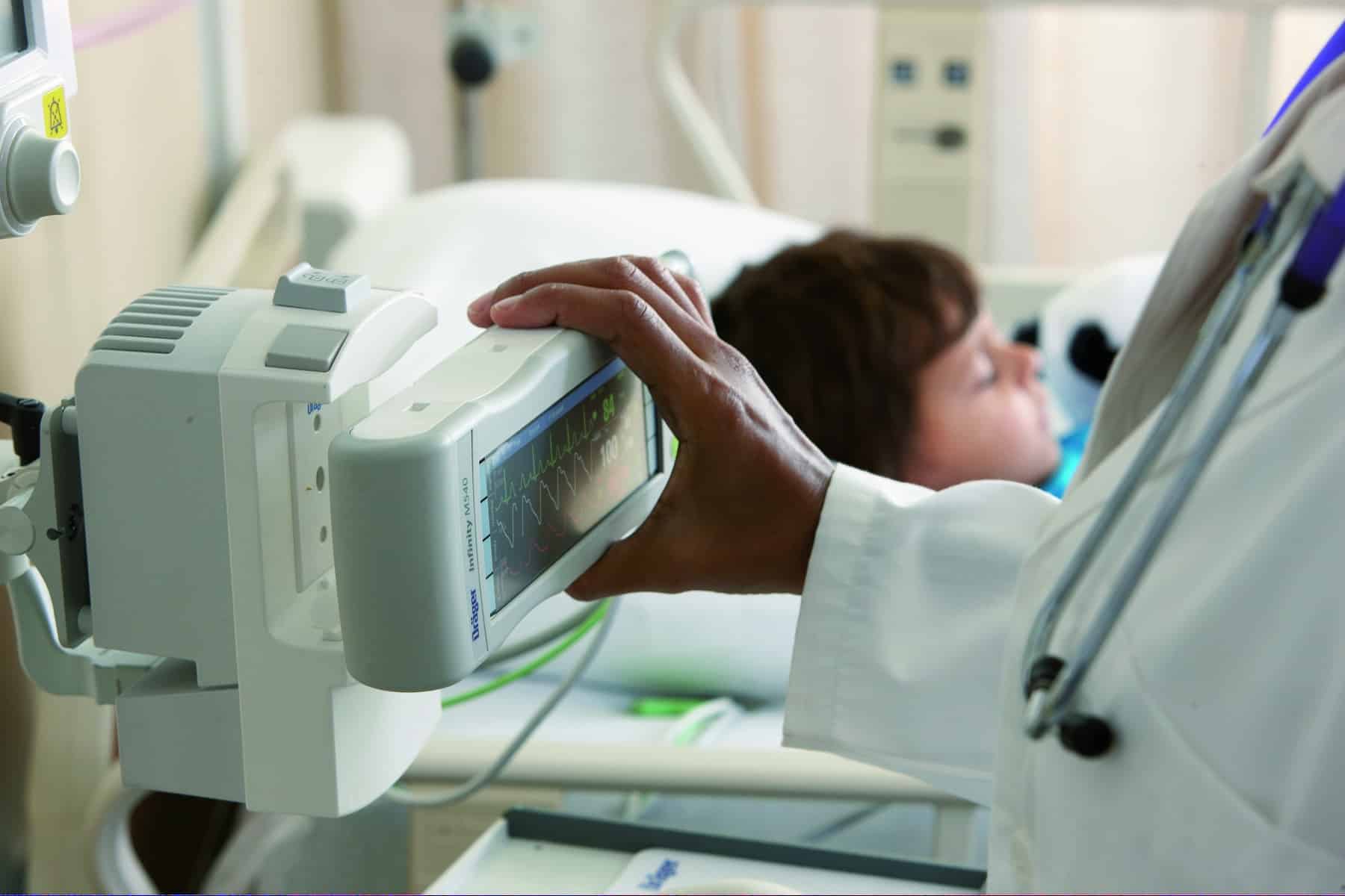 Vital sign monitoring with the mobile Infinity M540 monitor (© Drägerwerk AG & Co. KGaA)